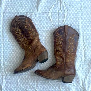 Ariat women’s cowboy boots, genuine leather, 8.5, some restoration needed